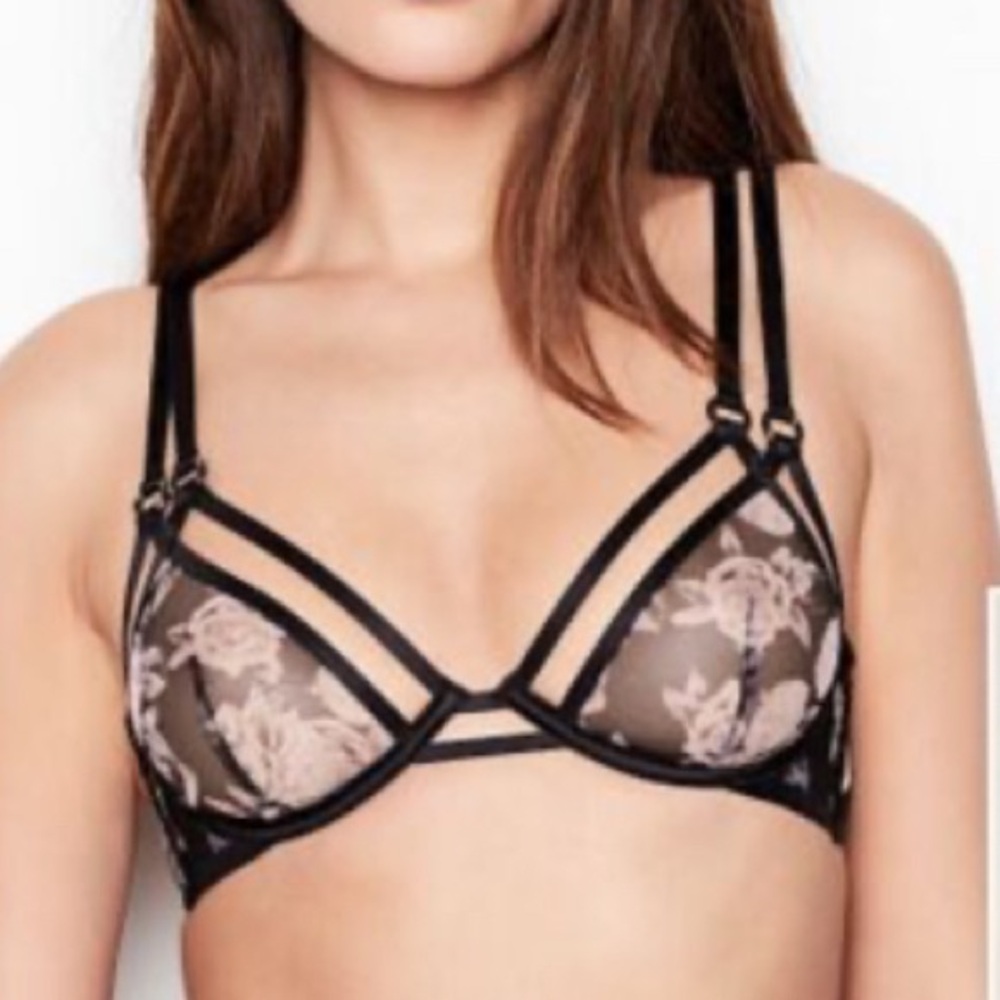 Victoria's Secret VERY SEXY Unlined Ring Floral Plunge Bra
Sizes 38D
